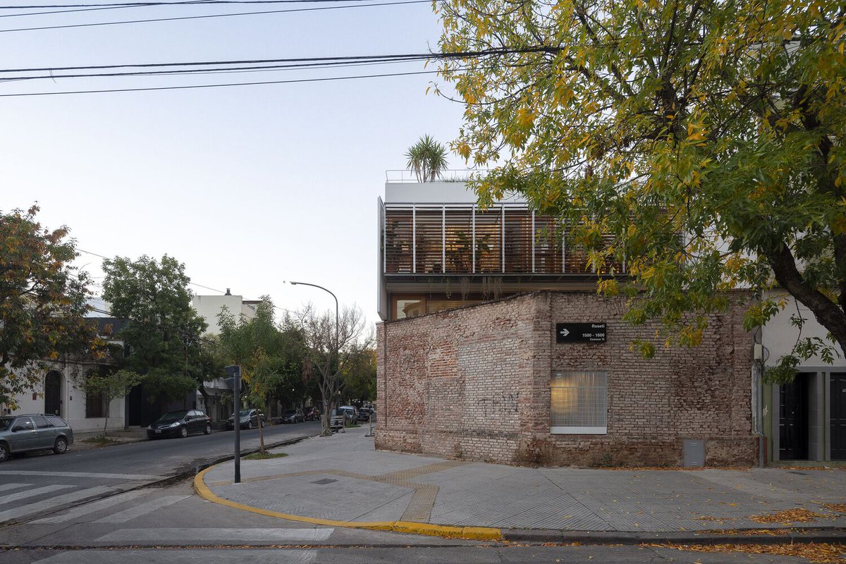 SerArqui's tweet photo. Casa Roseti 
Arquitectos. @griseldabalian  + Estudio Damero
Ubicación. VILLA ORTÚZAR, ARGENTINA
Área. 140.00m²

@SerArqui 
https://t.co/flME1MgFVb
#SerArq https://t.co/tkYg2aAeE0
#arquitectura #proyectos #construccion #architecture https://t.co/zAQWoUQITd