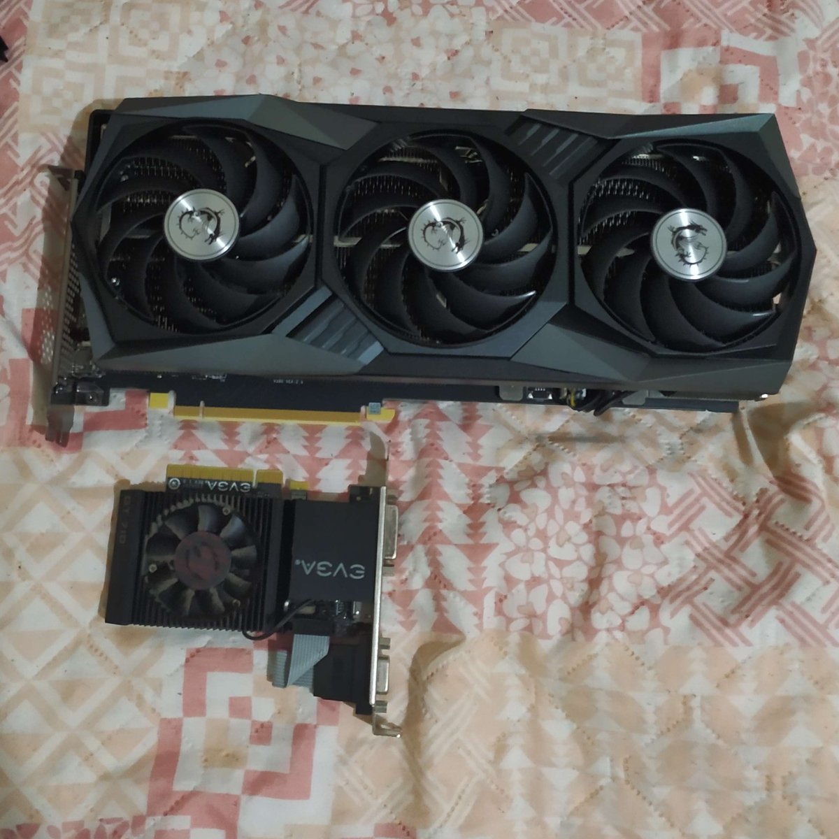 After a long week full of headaches 
I received my gift sponsored by the great <a href="/JuniorJFive/">arlthmetic</a> (aka Giga anubis)
I honestly don't know what to say. Being able to migrate from an rx 710 to an rtx 3070 is simply a completely different world perspective
I intend to raise the level🙏