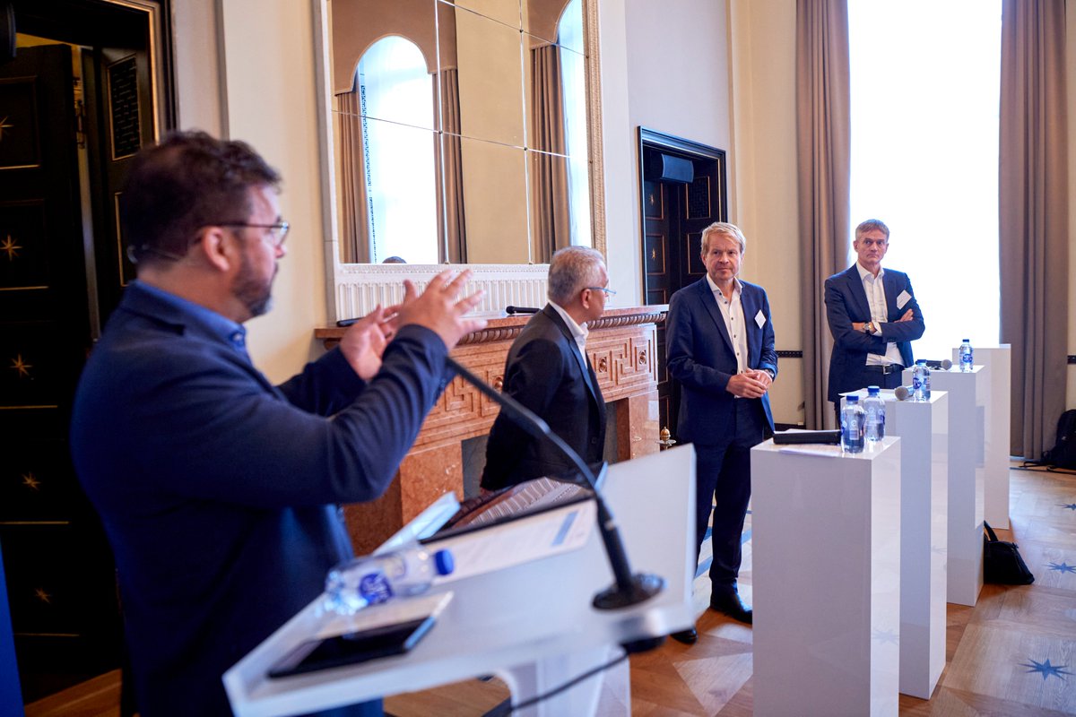 The technology is there – but is the industry ready❓
                   
Second panel at Danish Maritime Forum 
Sameer Kalra, Bo Cerup-Simonsen, &amp; Torben Carlsen

📸 Carsten Lundager
Danske Rederier Danske Maritime Danish Maritime Authority
#danishmaritimedays #dmd2022