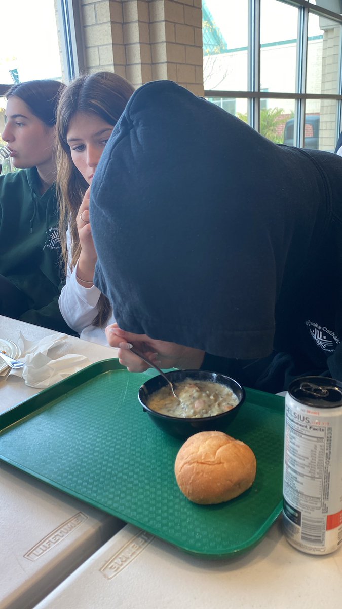 becca91054832's tweet photo. emo at lunch https://t.co/alryhUYetV