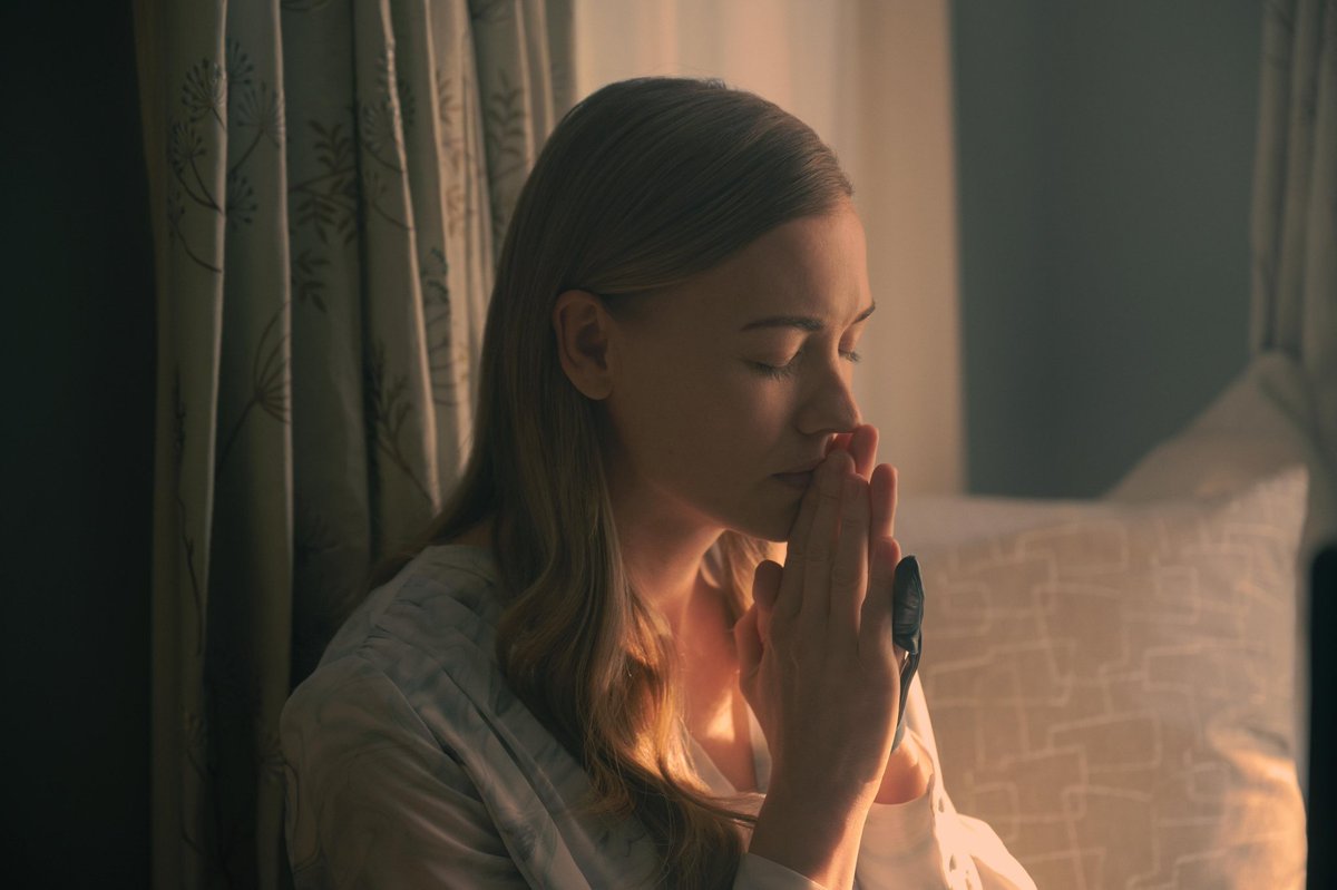 YStrahovskiBR's tweet photo. 📸 | Imagens promocionais da Yvonne Strahovski como Serena Joy no episódio 5 da 5ª temporada de The Handmaid's Tale. https://t.co/x8D6zf1rHv