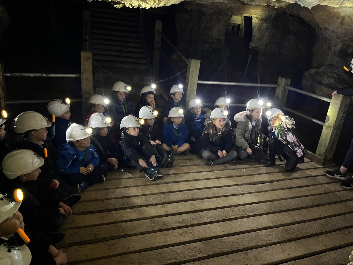 Hummingbirds loved today learning all about the Stone Age and bringing it all to life  <a href="/CreswellCrags/">Creswell Crags 🦣</a> <a href="/NorbridgeHist/">Norbridge History</a>