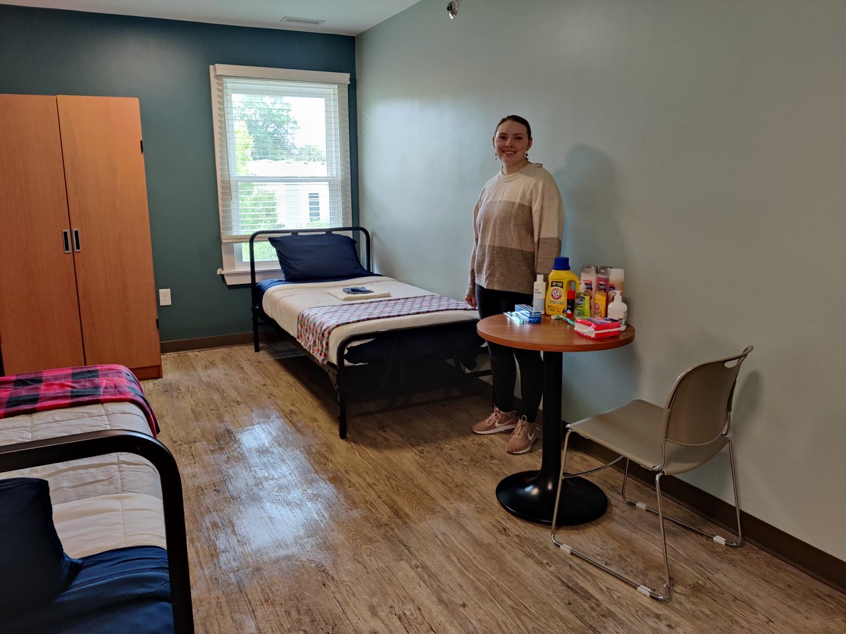 HousingFirstRVA's tweet photo. Sending a huge thank you shout-out to Rachel, who volunteers with us every other week! A family moved to their new home yesterday, and Rachel spent today creating a welcoming space for the new family moving in this week! Thank you, Rachel! We appreciate you! #WeLoveOurVolunteers https://t.co/sTmFnsknGc