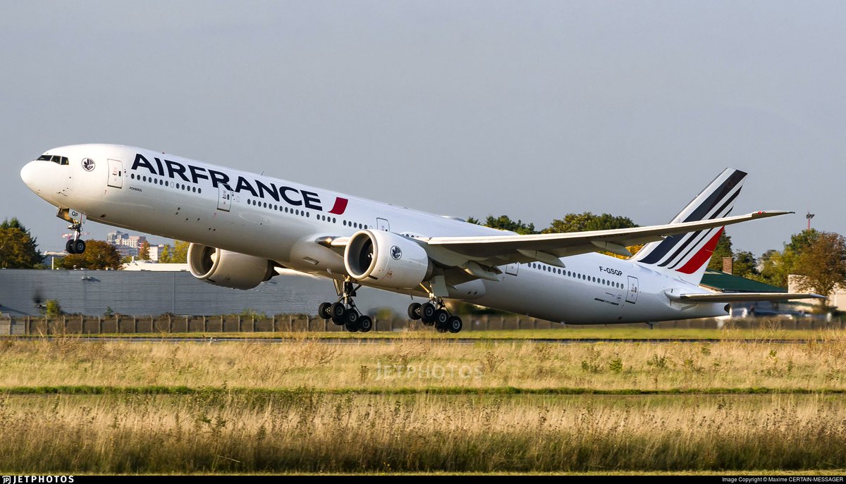 A freshly painted Air France 777 departing Paris. jetphotos.com/photo/10724418 © Maxime Certain-Messager