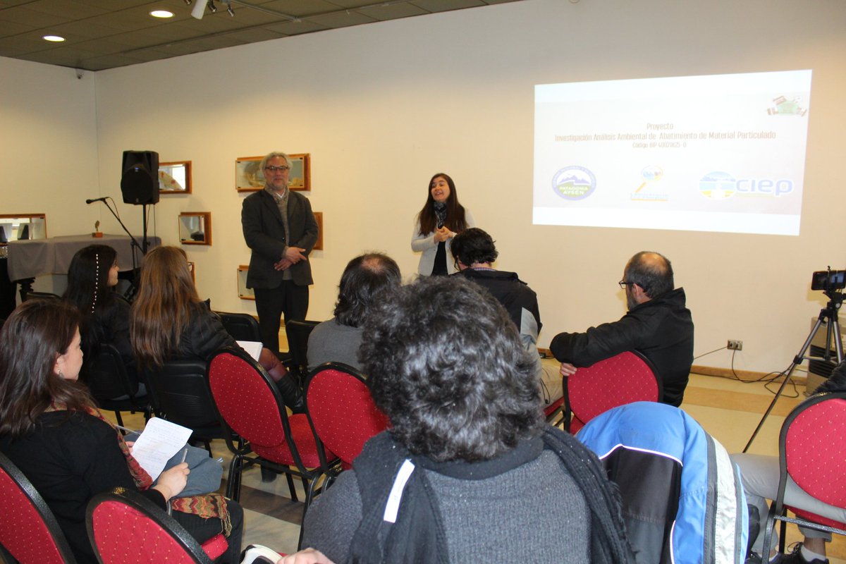 RedClimatica's tweet image. La mañana de este miércoles, con la presencia del seremi @MMAaysen presentamos los resultados de nuestro proyecto “filtro” y aprovechamos de hacer un diagnóstico y evaluación de la situación actual de contaminación en Coyhaique. #CIEP #UACH