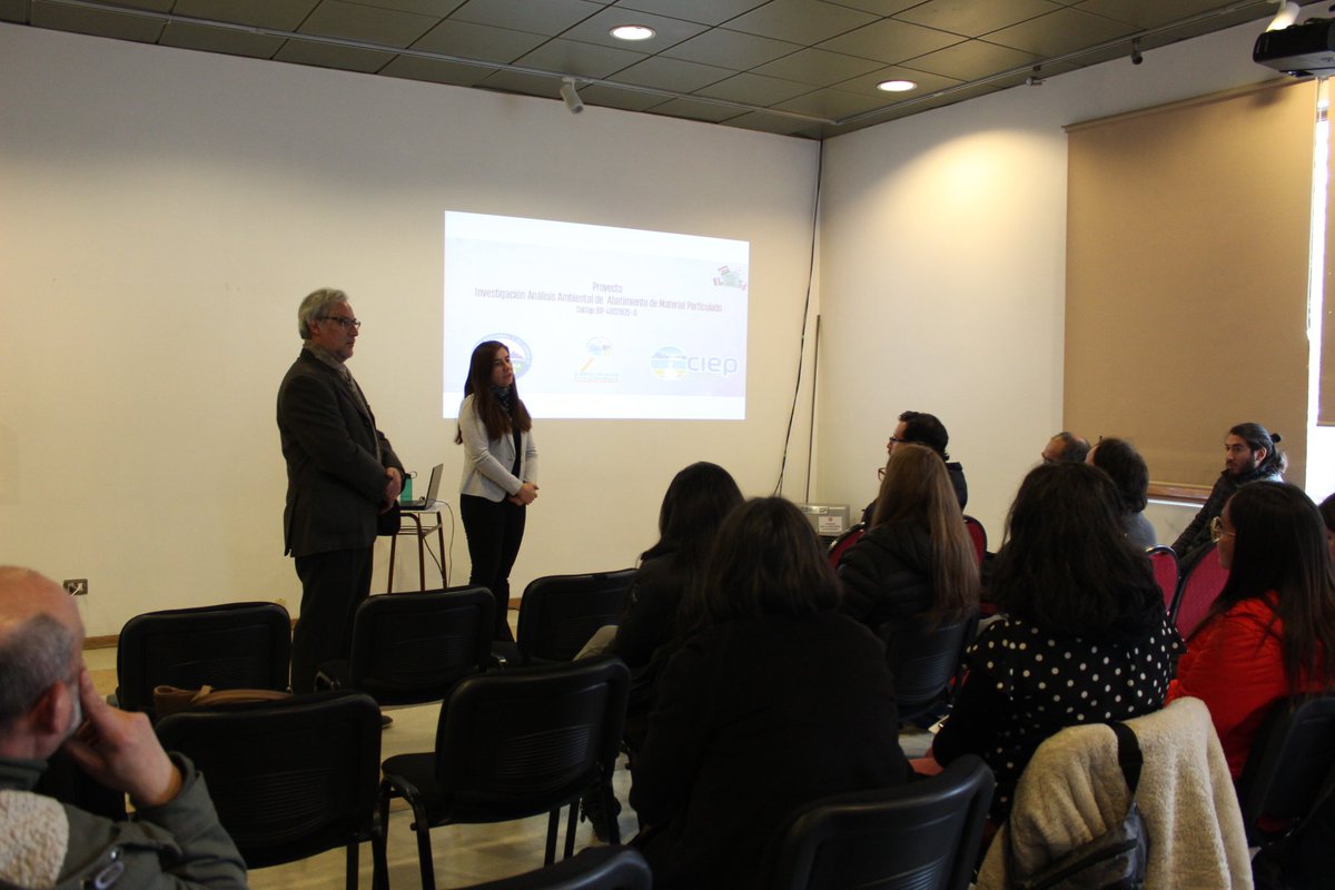 RedClimatica's tweet image. La mañana de este miércoles, con la presencia del seremi @MMAaysen presentamos los resultados de nuestro proyecto “filtro” y aprovechamos de hacer un diagnóstico y evaluación de la situación actual de contaminación en Coyhaique. #CIEP #UACH