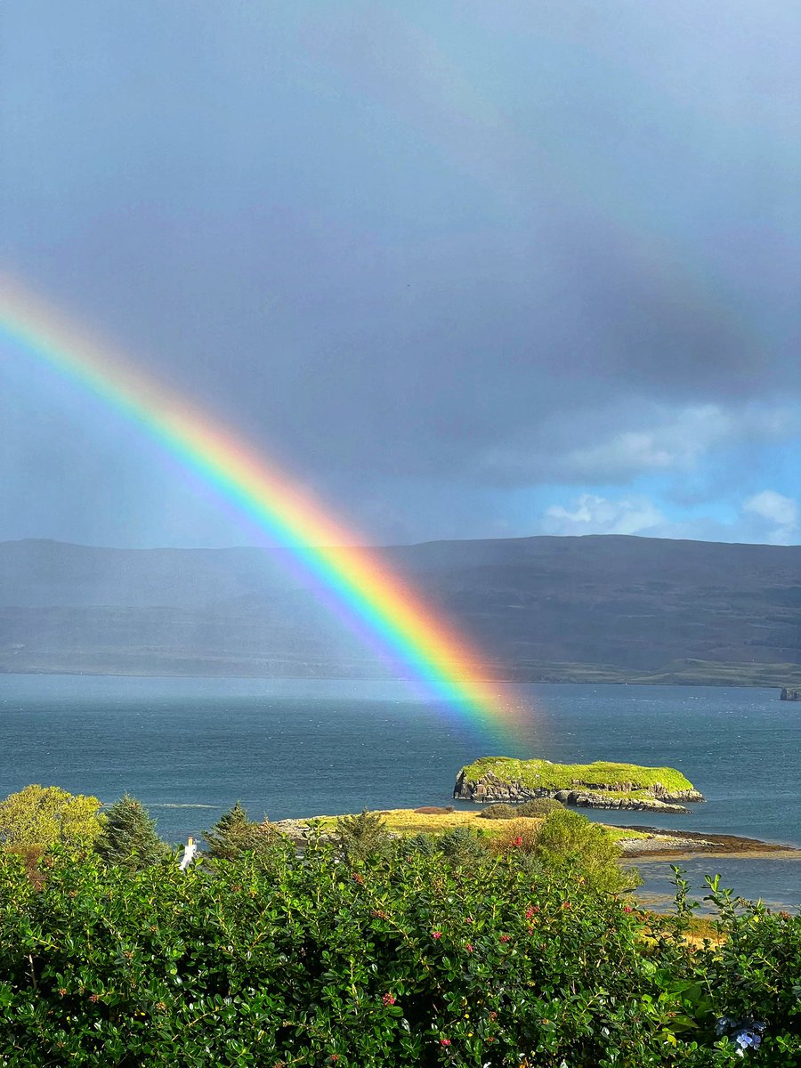 HillstoneLodge's tweet photo. I ran out of chocolate to spread… must have eaten too much of it while making those… during that time Skye was making rainbows…
#hebrideanbaker #favouriterecipe #rainbow #isleofskye #guesthouse #bedandbreakfast @Hebridean_Baker #scotland_lover #scotlandexplore #scotlandshots https://t.co/7I6jeSSvGN