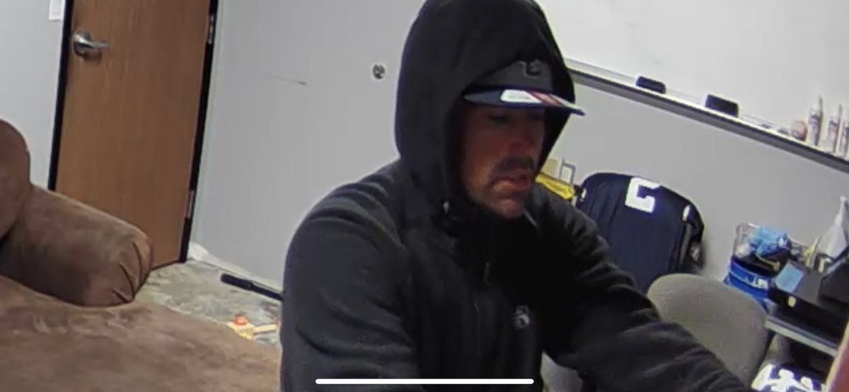sactosportscntr's tweet photo. Around 1am SSC was the victim of a robbery if anyone recognizes this man please reach out https://t.co/QXlm2XMBv1