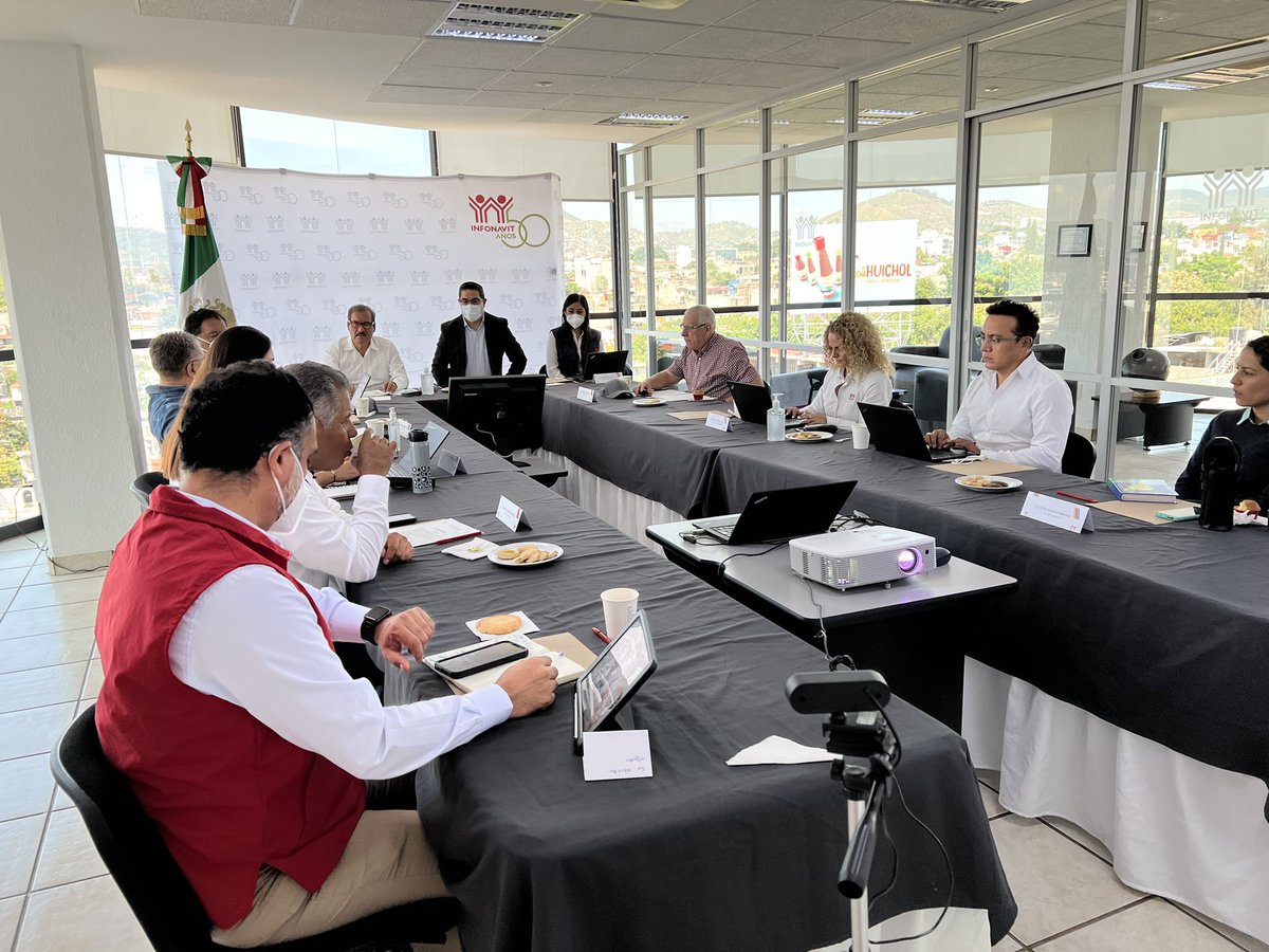 davidindico's tweet photo. Hoy con mucho gusto  y honor presidí la sesión No.90 de la Comisión Consultiva Regional del Infonavit en donde revisamos la agenda estratégica de vivienda del Estado de Oaxaca https://t.co/dyv4Mvj2CH