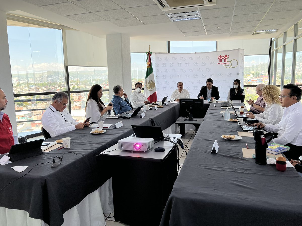Hoy con mucho gusto  y honor presidí la sesión No.90 de la Comisión Consultiva Regional del Infonavit en donde revisamos la agenda estratégica de vivienda del Estado de Oaxaca