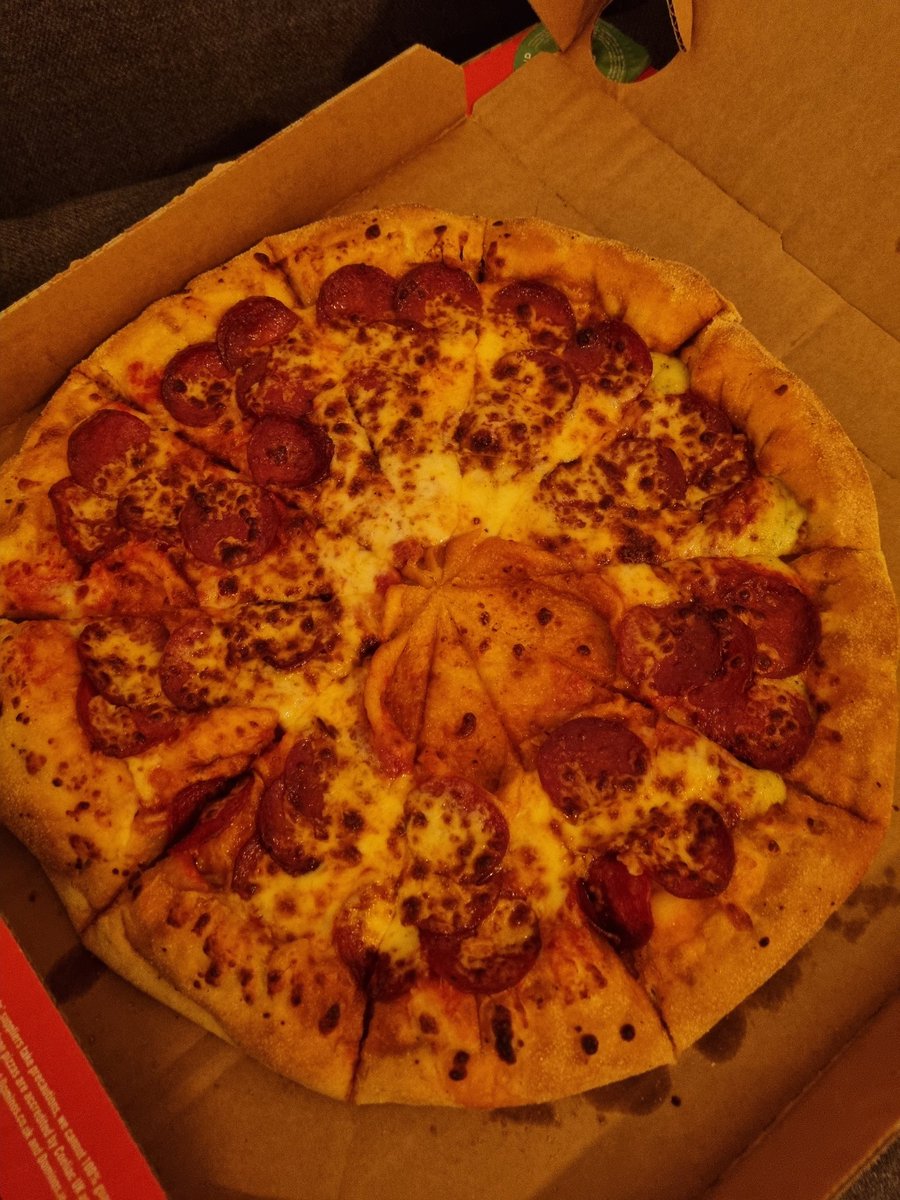 russrolo's tweet photo. @Dominos_UK quality check 🤣🤣🤣🤣🤣🤣 think someone may have done it with there eyes closed this is not acceptable that it has been sent out for delivery #moretrainingrequired https://t.co/1RlI7howsG
