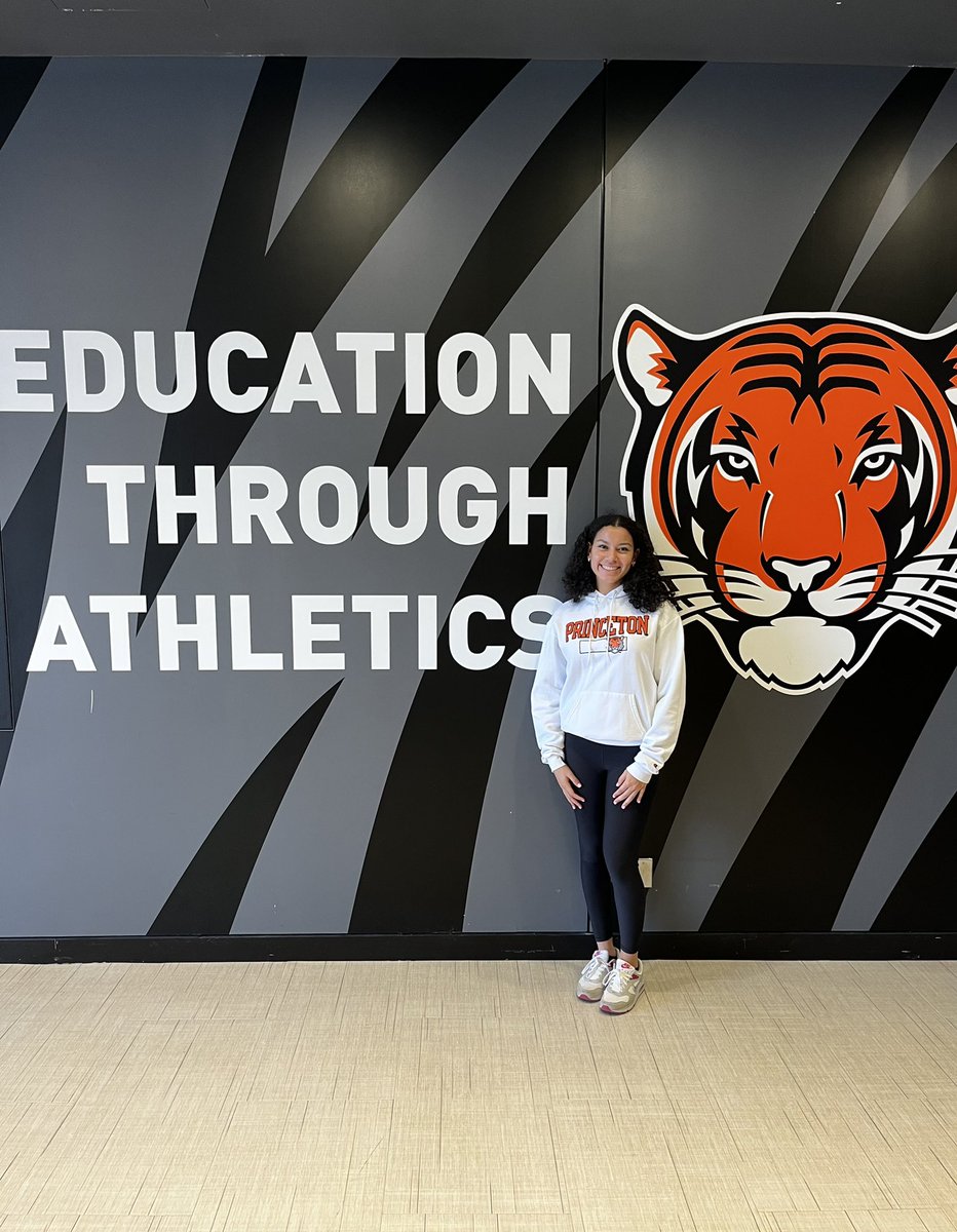 Had an amazing visit at my future home!! I’m going to love it here. So excited for the next four with <a href="/ssoniazhang/">Sonia Zhang</a> and <a href="/allie_goodwin13/">Allie Goodwin</a>!   <a href="/CoachSween/">Lisa Van Ackeren</a> @CoachMurrr <a href="/CoachDavis1321/">Alyssa Davis</a> <a href="/PUSoftball/">Princeton Softball</a>