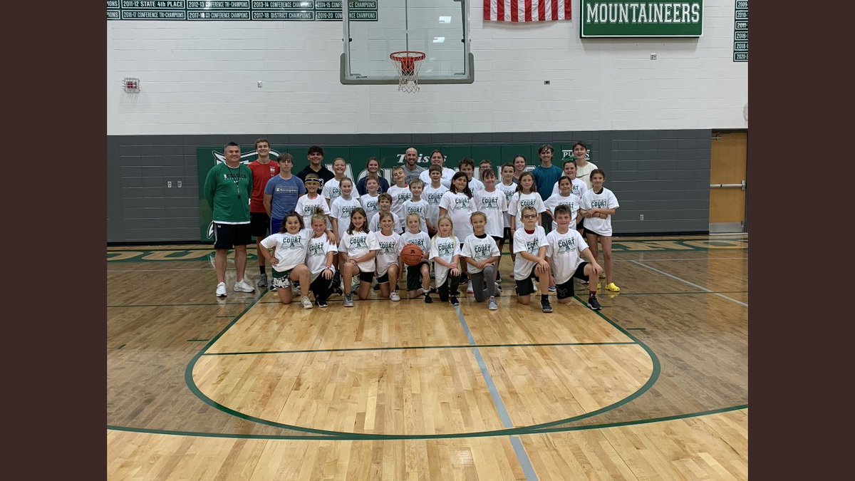 CoachBerendt's tweet photo. We had a great time in the gym the past month with some future Mtneer basketball players.  Big Thanks to @OMBbank for their support!  @MVR5Schools @MVIntermediate https://t.co/QNxzdHFzxI