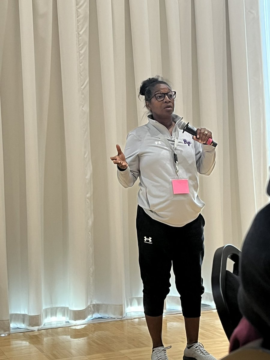 CoachCrossB's tweet photo. Special guest speaker educating on the #12man @pigtails81 @RGAPMobileLive @FBISDAthletics https://t.co/QghnLo3TVH