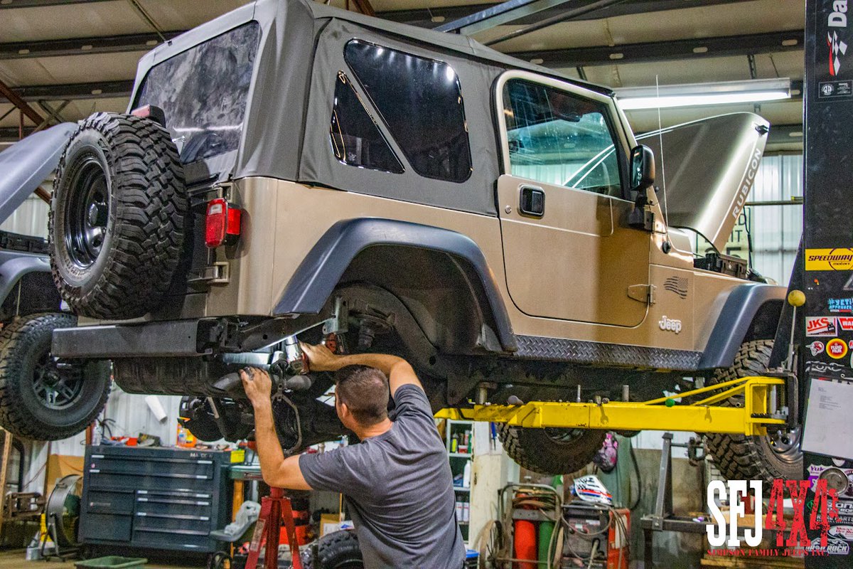 ⚠️ Check out some behind the scenes 📸 from the SFJ4x4 shop ‼️