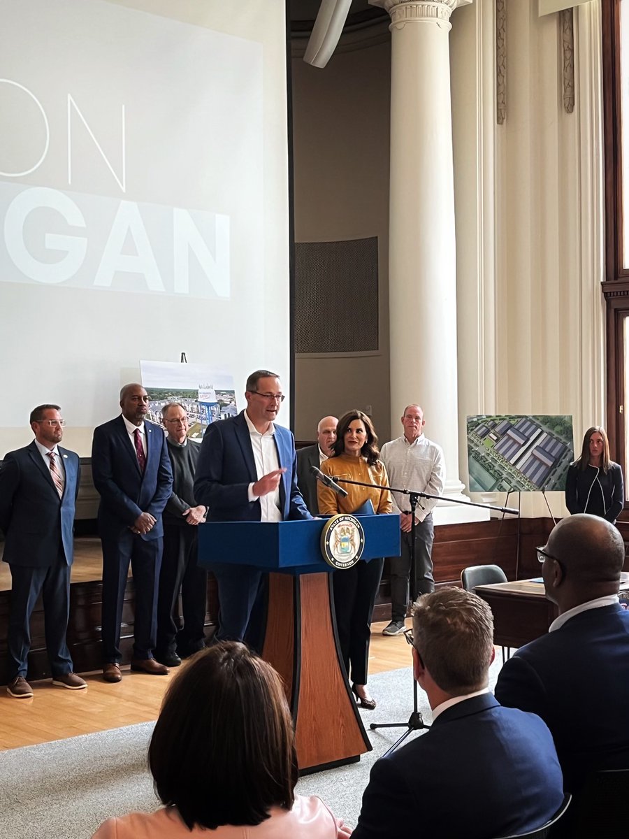 GarrickRochow's tweet photo. Proud to participate in this event w/ @GovWhitmer @QuentinMesserJr @TheRightPlaceGR to bring @Gotion48660 &amp; over 2,000 jobs to Big Rapids. @ConsumersEnergy plays a pivotal role offering a competitive rate, high reliability and renewable energy to attract future investments for MI https://t.co/NKvHRBlscI