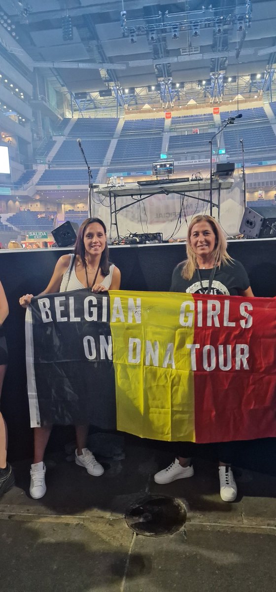Pilouchi's tweet photo. 1st round of 5 #DNAWorldTour2022 #BSBMAD #belgiangirlsondnatour what a night 🔥 @backstreetboys @nickcarter @kevinrichardson @aj_mclean @howied @brian_littrell @alexia84 https://t.co/qokttWxl8G