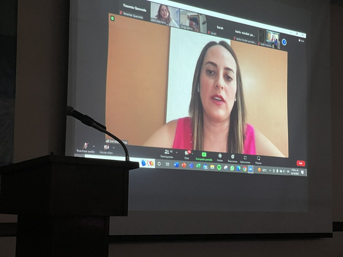 Nuestra muy querida <a href="/DanielaJuarezB/">Daniela Juárez</a> <a href="/ierunam/">IER-UNAM</a> moderando magistralmente el conversatorio sobre medios de nuestra #SNES46 <a href="/anes_oficial/">ANES</a> con <a href="/Abril_More/">Abril</a> <a href="/RaulCedeno/">Raúl Cedeño 🏳️‍🌈</a> <a href="/_jorgezarco/">Jorge Zarco</a> de <a href="/energiaadebate/">Energía a Debate</a> <a href="/petroleoenergia/">Petróleo&Energía</a> y <a href="/pvmagmexico/">pv magazine Mexico</a> #QuePrivilegio