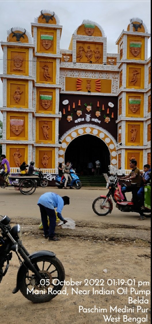 BeldaCollege's tweet photo. NSS UNIT -I, II &amp; III, Belda College, Paschim Medinipur, WB. 
HAPPY DUSSEHRA 
Azadi ka Amrit Mohotsav 
  *Swachch Kaal:Amrit Kaal*    
During this auspicious occasion of Durga Puja, volunteers have participated in Clean India 2.0 at Puja pandal. 
@rdnss_kolkata
@YASMinistry https://t.co/QZF9MexbT8