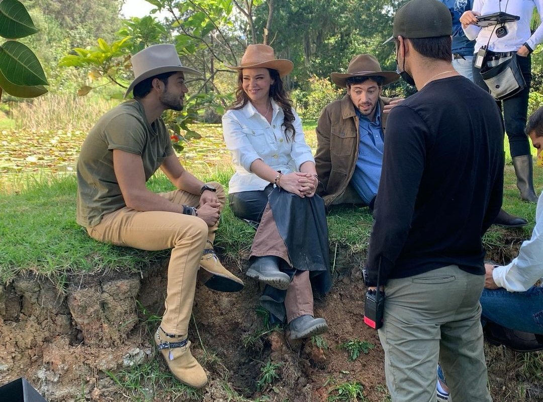 NenaLuF's tweet photo. Pasión de Gavilanes #PasionDeGavilanes2 #Andrin
#AndrésYAlbin
El detrás de / / / / / La escena
cámaras https://t.co/cFTzASYupv