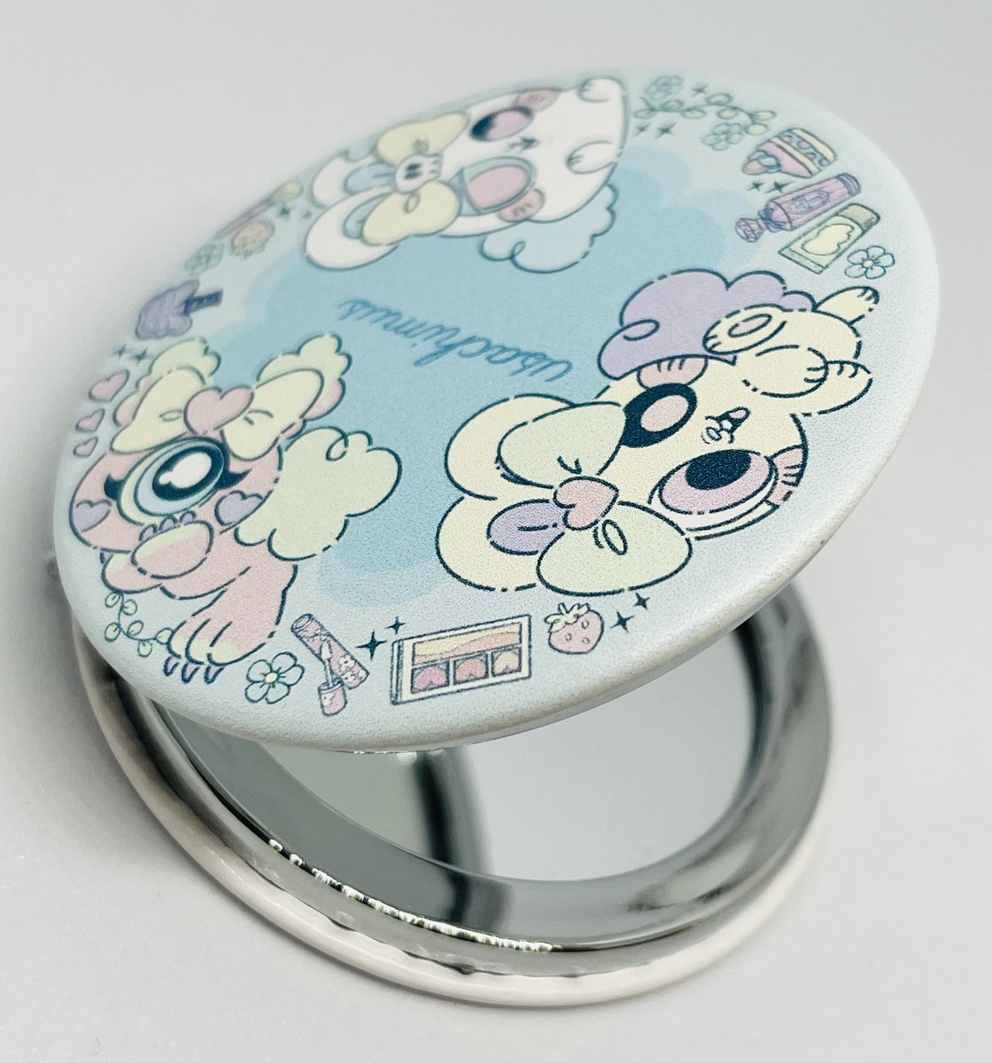 「【新商品】コンパクトミラー.コスメ柄とキャラクターをパステルカラーでキュートに鏡」|usachimu's!!のイラスト