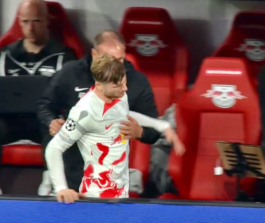 Skulle59's tweet photo. Er gehe davon aus, dass der Spieler auf ihn zukomme, Marco #Rose reagiert eher kühl auf die zur Schau gestellte Verärgerung von Timo #Werner nach dessen Auswechselung - dies sei ein Mannschaftssport, und diese Botschaft gebe er gern mit … #RBLCEL @sportstudio https://t.co/ZsqSDdLFYL
