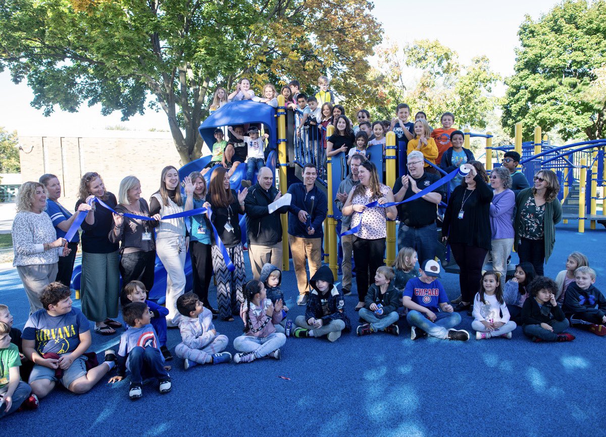 CCSD59's tweet photo. The Mt. Prospect Park District had partnered with our district to address the need for new playground equipment at Devonshire and Robert Frost Elementary. 

This week, the community came together for ribbon cutting ceremonies at both sites: https://t.co/C9eWhgGzmF https://t.co/Wuv3o57zkC