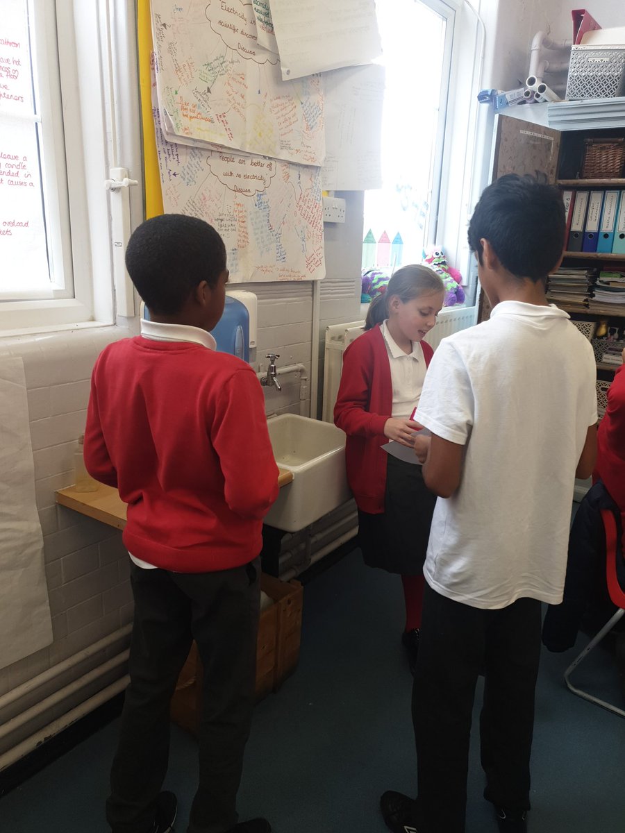 Timbercroftps's tweet image. Pyramid Presentations today in English. What manipulative and conniving things will Lady Macbeth use in her letter? 
@WallaceIsabella #Talklessteaching