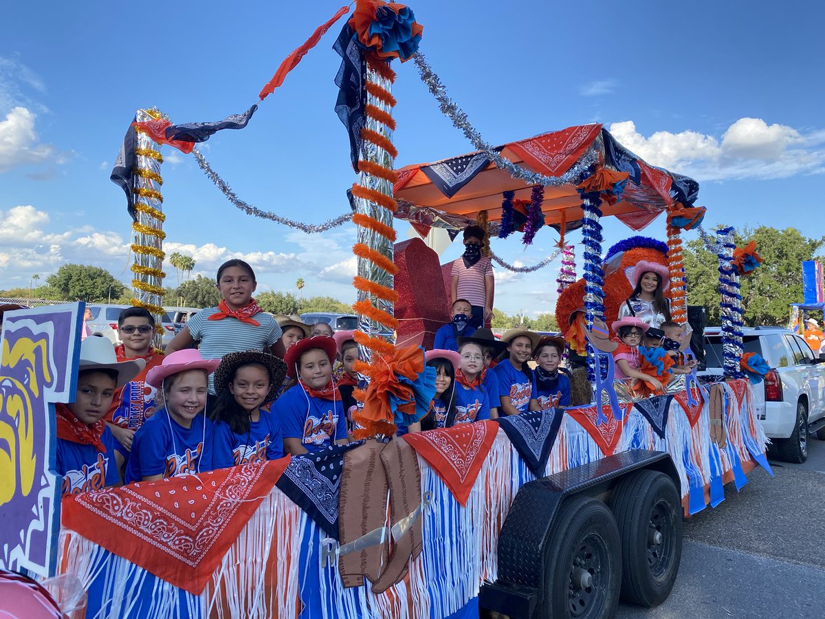 MPena1029's tweet photo. Rayburn Rockets are McHi HoCo Parade Ready! 🚀🧡 #rocketpride @Rockets120 @McAllenISD @mchiathletics @MchiFootball https://t.co/88zNJKcr9q