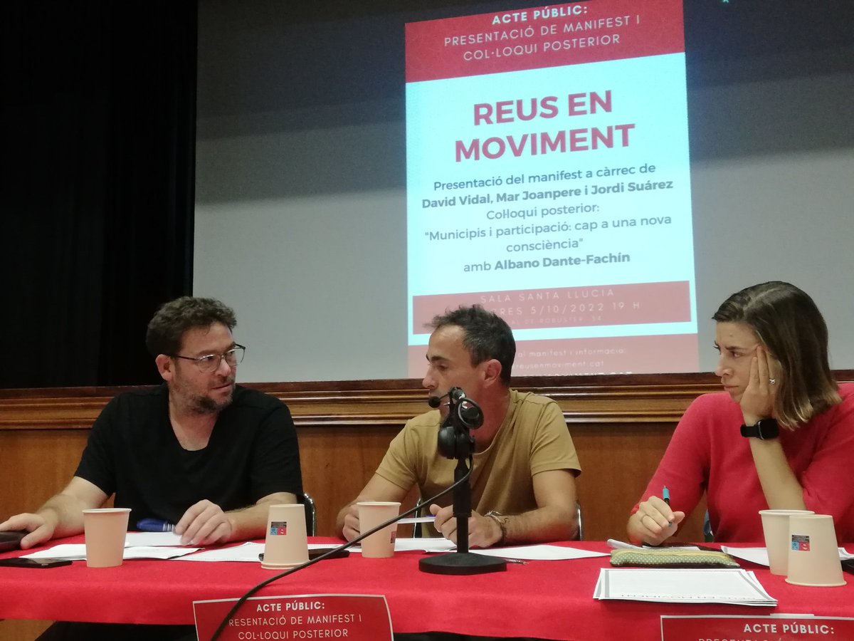 melibarberor's tweet photo. Tret de sortida de @ReusEnMoviment plataforma municipalista impulsada per @Dvidal_caballe @MarJoanp i Jordi Suarez q vol engrescar els reusencs fent política des de la proximitat, la transparencia, el rigor i la participació. Bon debat amb @AlbanoDante76
Endavant!

@MovEsquerres https://t.co/4Xfy3Sbu1M