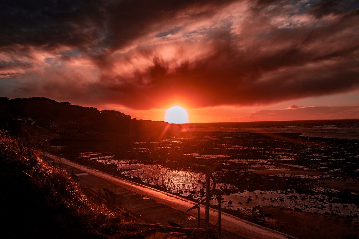 DavidBillinge's tweet photo. @CanonUKandIE #EOS1DxII pictures of #MorecambeBay #Sunset at #Heysham #lancashire @LancashirePics @lancashirelife @LiveLancs @Lanc_pics @ubergurgle67 @LancasterVisio2 @EmmaJessonTV @kerriegosneyTV @JoBlytheTV https://t.co/6kXBTvfAcg