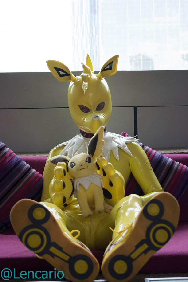 Lencario's tweet photo. Ain't I a cute, sparkling #rubber #jolteon doll? ⚡✨

#joyjolteon #cf2018 https://t.co/XC5JYE5WxY