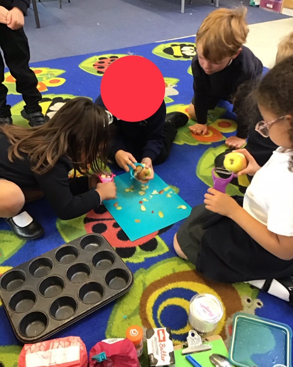 MepalWitchamCoE's tweet photo. After reading The Gruffalo and enjoying some excitable discussions about the animals in the 'deep dark wood' - OWLS used apples and blackberries to make a delicious GRUFFALO CRUMBLE! 😋 @DEMAT__ @CEO_DEMAT @ClaireGray2019 @educating_david @tricia_moss124 @LouiseLomax8 @PKCKST https://t.co/zx4VIhtMP8