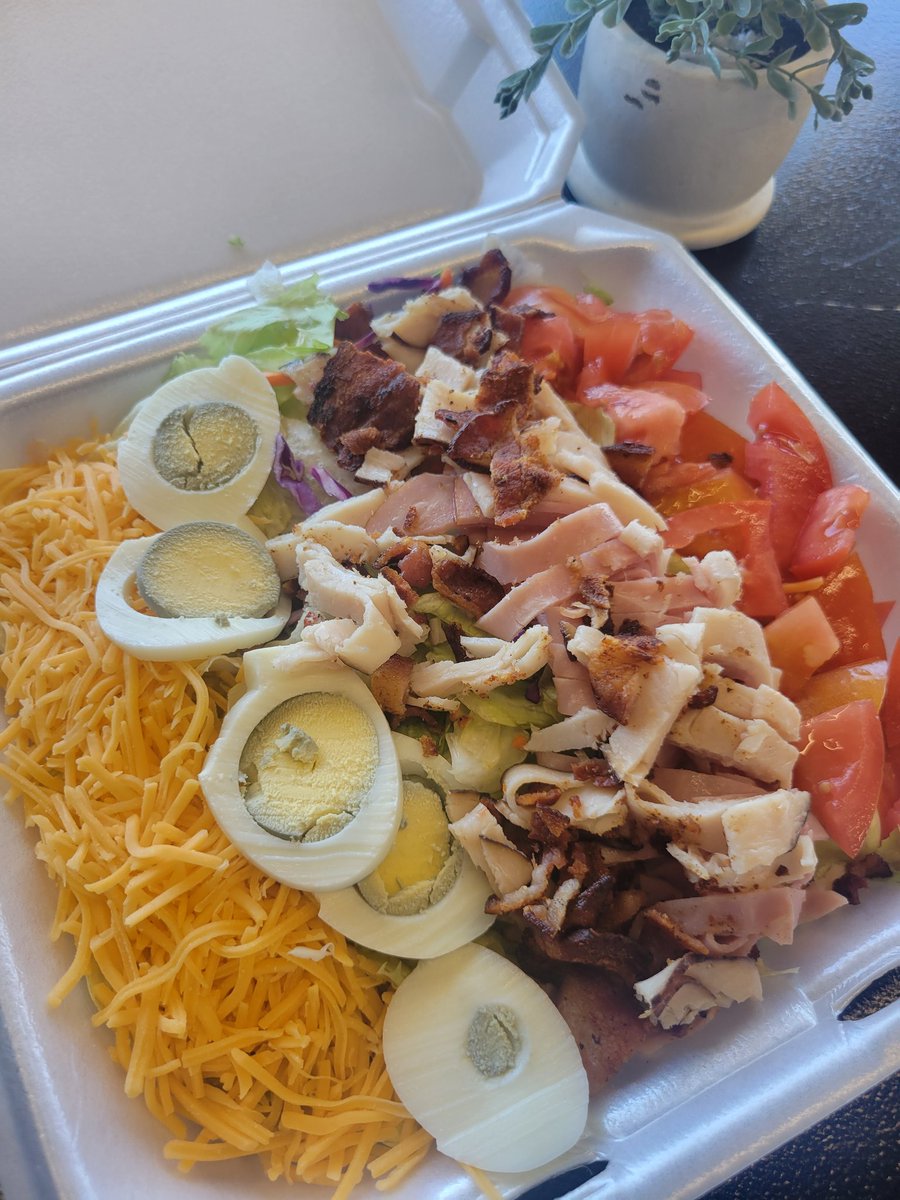 TMBtax's tweet photo. Got HANGRY in between calls today so headed straight to my cousin's Tony Bayles spot Bayles Catering &amp; Restaurant for some good eating in my new earrings from Boho Styles, a black woman owned business out of GA.  Check out this salad....Life is great! 🥰

#iloveearrings #goodeats https://t.co/9sRGYjDDkB