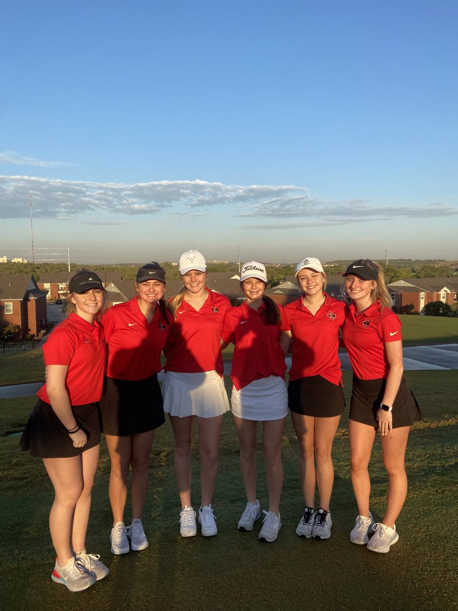 redhawksgolf's tweet photo. Lots of fun today as all of these golfers made their debut with Redhawks Golf! Scramble/Shamble format today and we saw several excellent shots and enjoyed our day on the golf course. https://t.co/f8Ekm4WaRk