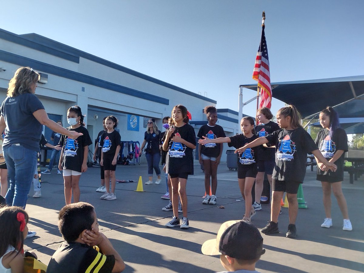 Kinder Team cheering for UCR, CBU and CSUSB during our College Kickoff assembly! #FutureReadyRockets @Columbia_VVUSD @WendyNumata @misschristi25 @MrsValcarcel @MichelleChilde3