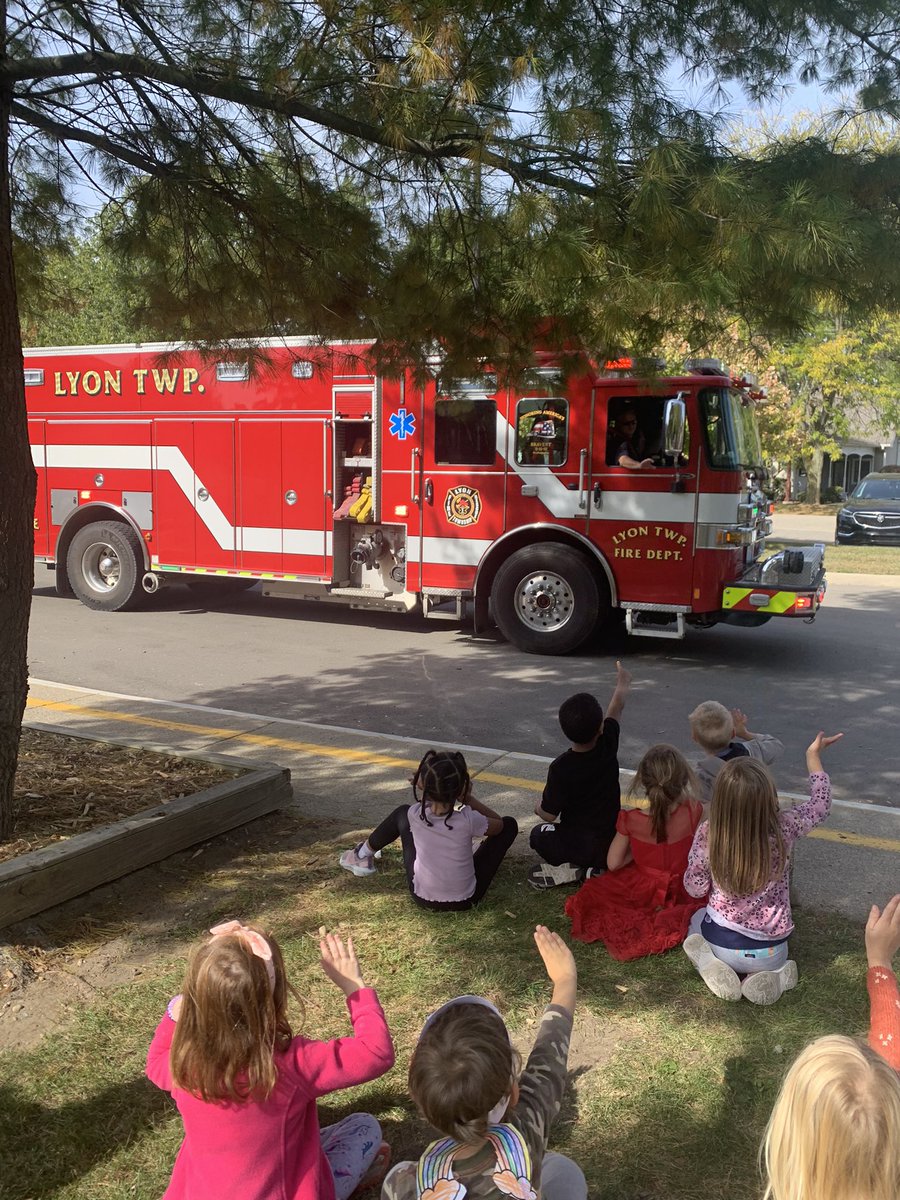 Thank you Lyon Township Fire Department! Our Dolsen Kindergarten students learned so much about Fire Safety! 🚒 <a href="/SLCSDolsen/">Dolsen Elementary</a>