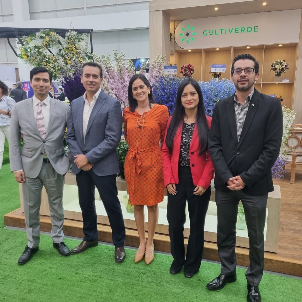 CeEcuatoriano's tweet photo. Las flores del #Ecuador son apreciadas en todo el mundo, compradores de más de 40 países se dieron cita en la Feria #ExpoFlorEcuador2022.
@ExpofloresEc @florecuador https://t.co/szpfbJYPlE