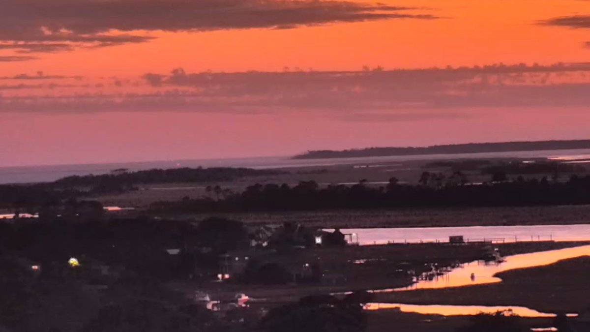wtocjamie's tweet photo. "On Wednesdays we wear pink." ~ Karen Smith 
Another blushing sunset this evening seen along Betz Creek on Tybee Island #gawx #scwx #Tybeesunset #Tybee https://t.co/mVmbAtQ9F4