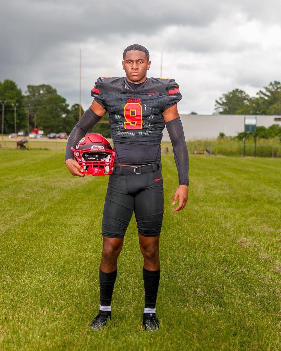Congratulations to Jackson State Commit Dequarious White(OL) making Mississippi/Alabama All Star Football game and Gulf Coast Commit Octavious Pernell(DB), and Mississippi State Commit <a href="/jayrockk9/">joseph head</a> making Bernard Blackwell North-South All Star Game. 
#TunnelVision