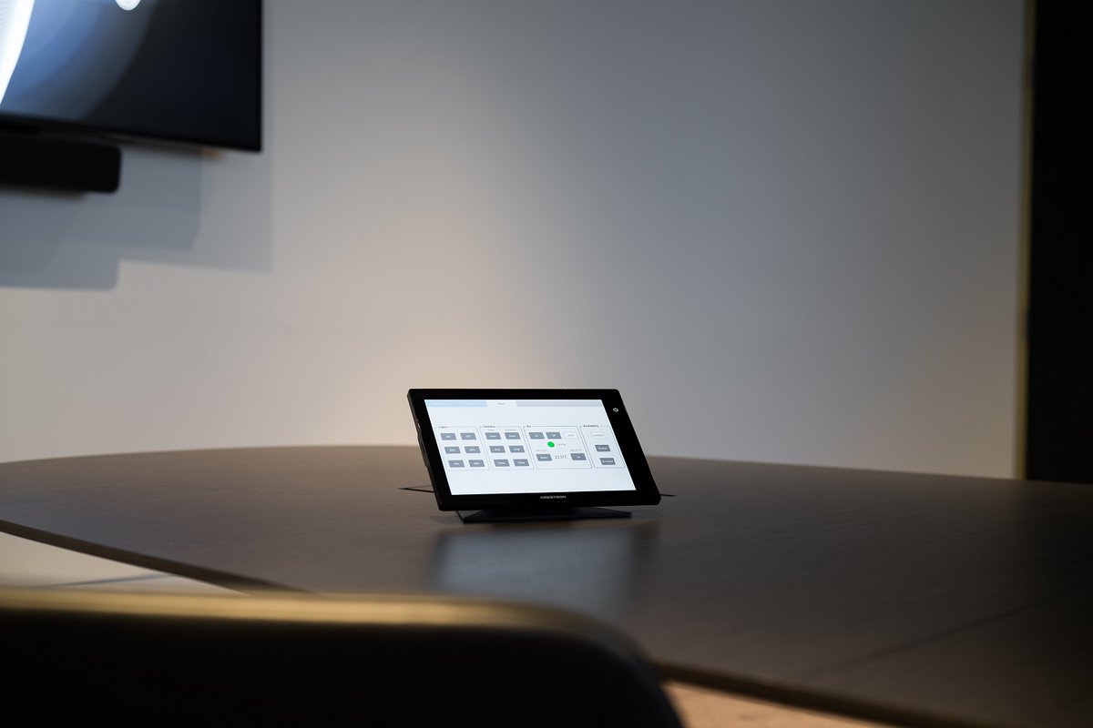 ProAVSolutions's tweet image. The importance of understanding how to use your new technology in each space. Not only do we offer on-site training before the Go Live date, but we also offer unlimited refresher training on demand.
Learn more: lnkd.in/eSj2wumC
#Technology #ModernWorkplace #Design #ProAV