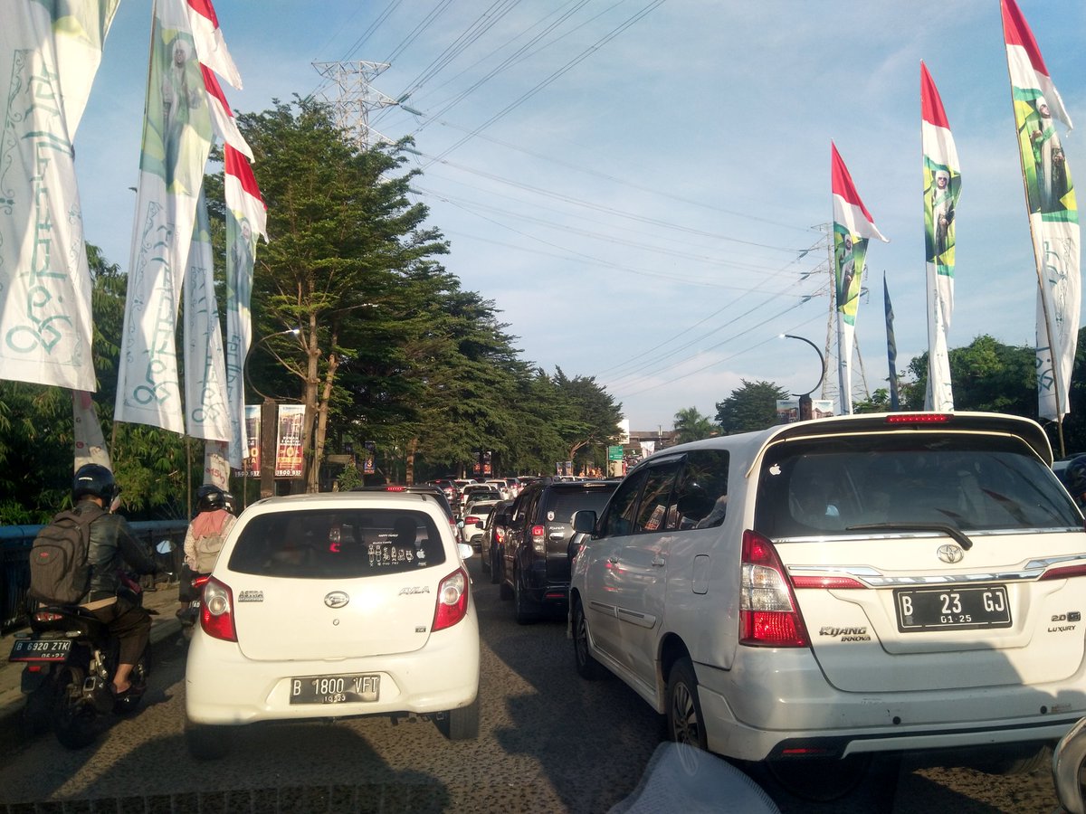 bjmotorid's tweet photo. Antrian tanjakan GDC Jl. Kartini 06.34 https://t.co/Pf0pI05YmK