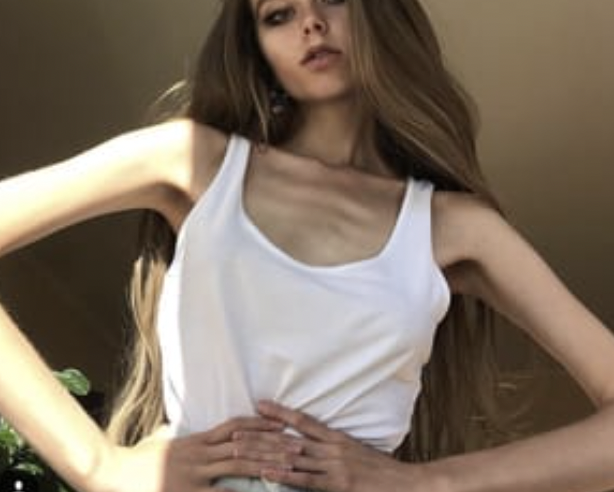 diet1tzy's tweet photo. chestbones and collarbones my godddd https://t.co/91tL60XoZM