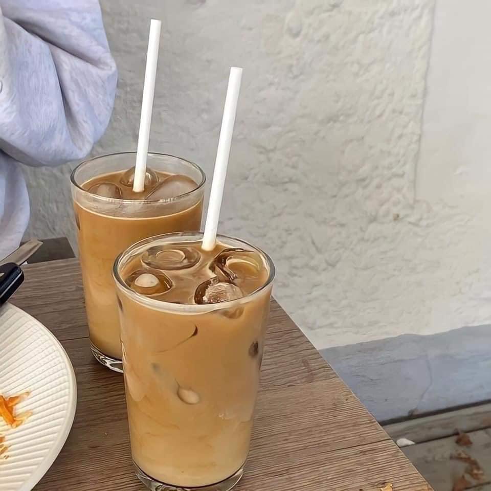 iteyoupone's tweet photo. iced coffee on a hot day. https://t.co/8k4v7IMaX7