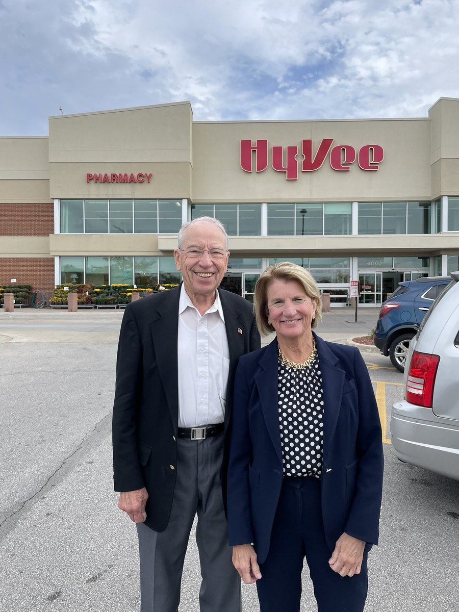 You aren’t campaigning in Iowa without stops @HyVee & @DairyQueen. Thank you Senator Capito for supporting @GrassleyWorks! @CapitoforWV