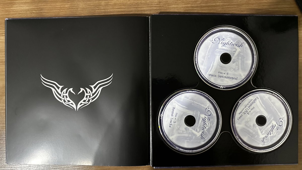 eujuliocesar16's tweet photo. Recebidos do dia #Nightwish #Once #Earbook https://t.co/ZLAaUcH81S