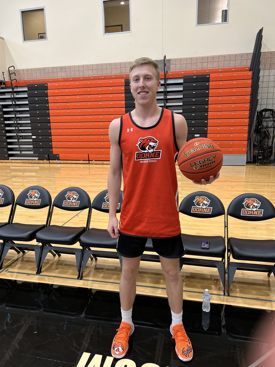 <a href="/a_oberhauser/">alec oberhauser</a> is rockin the custom Doane Curry’s tonight at HoopFest! 🔥🔥🔥