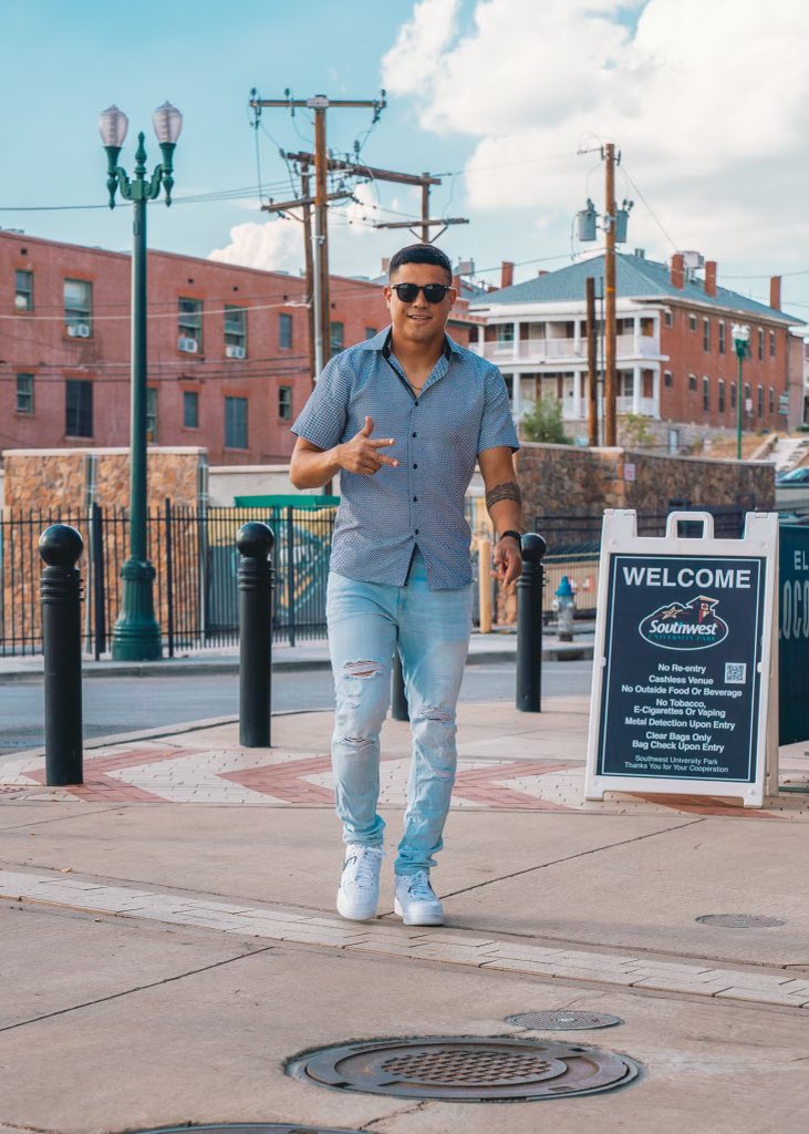 eplocomotivefc's tweet photo. Look who just pulled up to the function 📸

#Push4Playoffs #VamosLocos #VamosElPaso https://t.co/mLtYy1iX0z