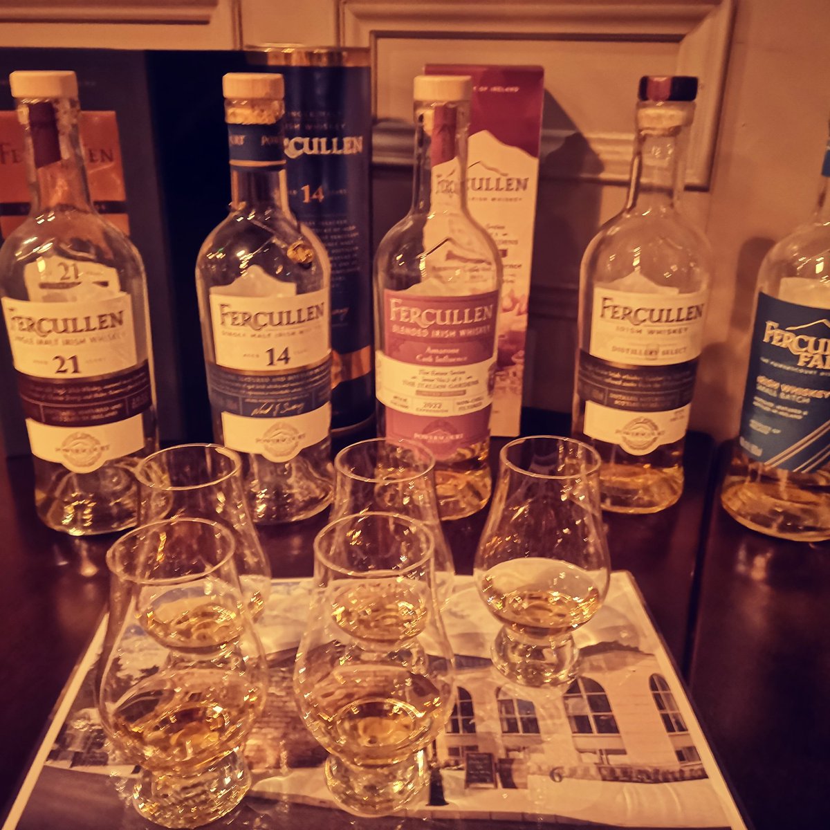 So excited to have the infamous and talented <a href="/CashmanGBA/">John Cashman</a> from <a href="/PowerscourtDist/">Powerscourt Distillery</a> with us tonight.... Beautiful whiskey's from an excellent distillery #PowerscourtDistillery #WWC  #WhiskeyNut #Cask101Club  #Sláinte