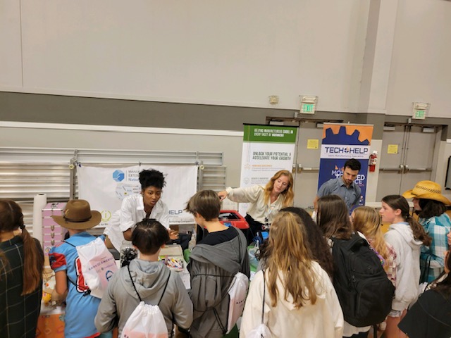 We kick off our #MFGDay2022 events with Unlock Your Future at the @HubSport_Center in Spokane. We anticipate seeing 1,400 6th thru 8th graders. Students will meet with various companies such as #impactwashington and learn about options for careers right out of high school.